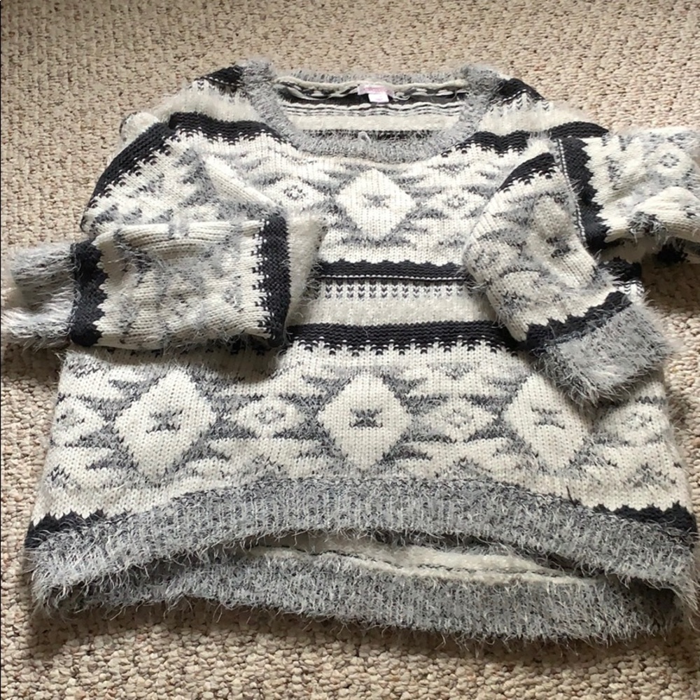 Fuzzy xhilaration sweater